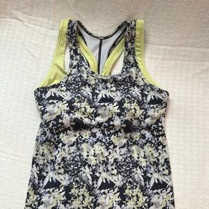 Lululemon tank with attached bra